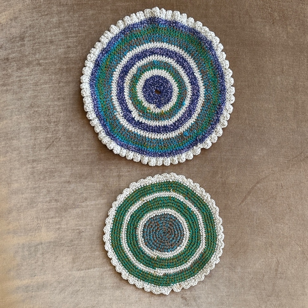 Hand Knit Ukrainian table Placement for decor or hot dishes 2 sizes pair